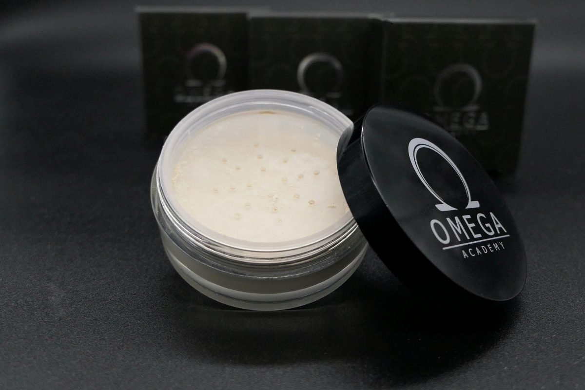 Polvo Antiséptico Polvo antiséptico para fijar el boceto en cejas, ojos y labios.